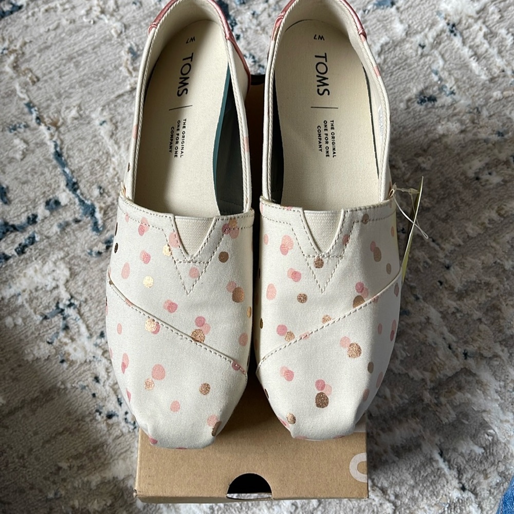 TOMS CLASSIC, PALE BLUSH METALLIC PARTY DOTS SIZE 7